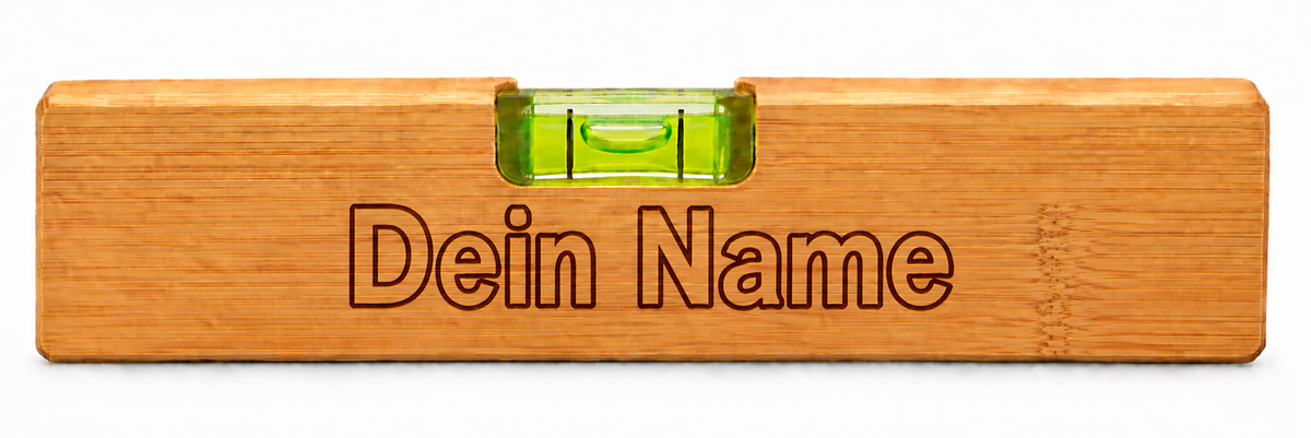 Bambus-Wasserwaage mit Flaschenöffner und Lasergravur – wähle deinen Lieblingsspruch oder lasse deinen Wunschnamen gravieren.