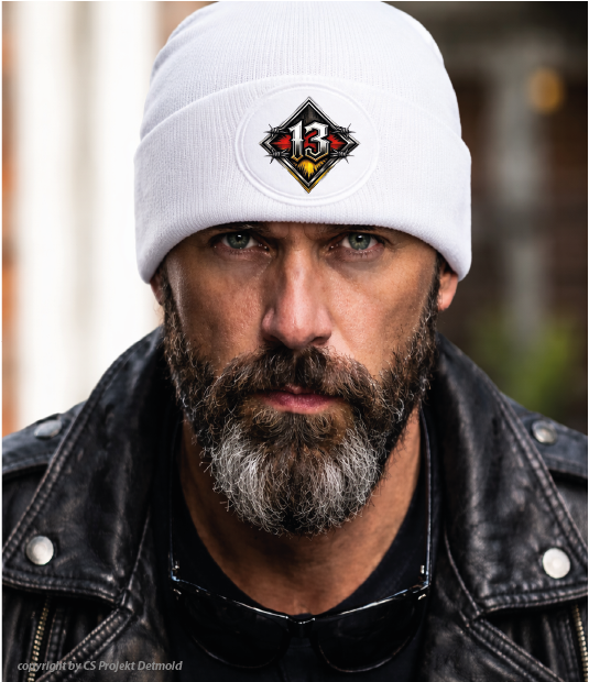 13er Biker Patch Beanie – Lucky 13 Strickmütze Schwarz & Weiß